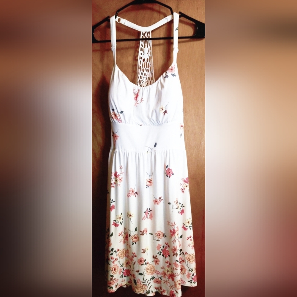 No Boundaries White Floral Midi Summer Dress. PERFECT CONDITION/ NEVER WORN!!